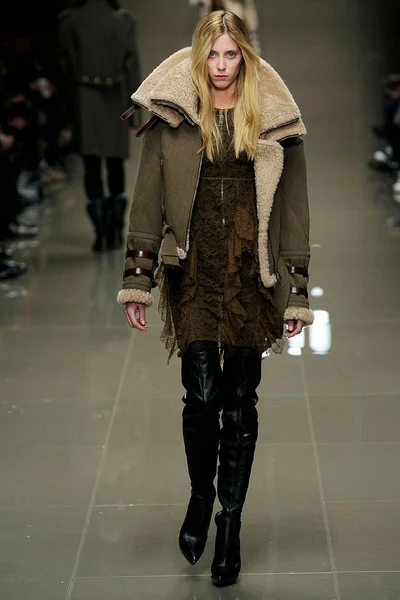 Look 7
